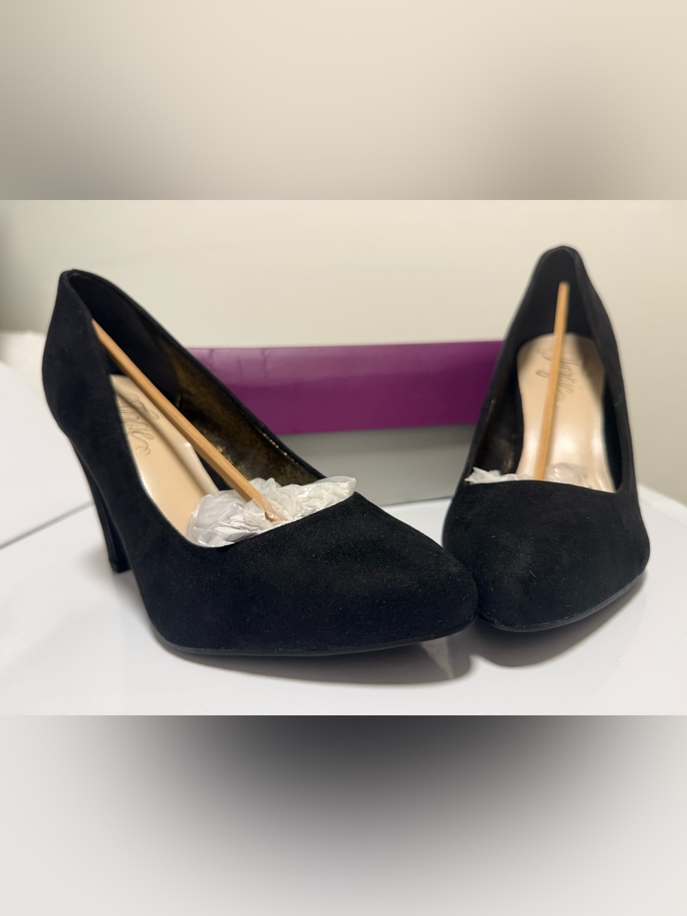 Fergie Sydney Black Suede Block Heel Pumps 8.5 - Picture 2 of 7
